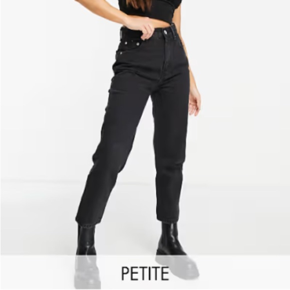 Pull&Bear Women’s Petite Straight Leg High Rise Mom Jeans in Black